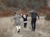 Cемьи, принявшие на воспитание детей, могут получить пособие