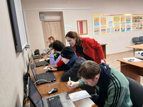 Чаллылылар компьютер белеме нигезләрен үзләштерә
