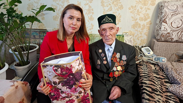В дни Декады старшего поколения чествуют восемь долгожителей