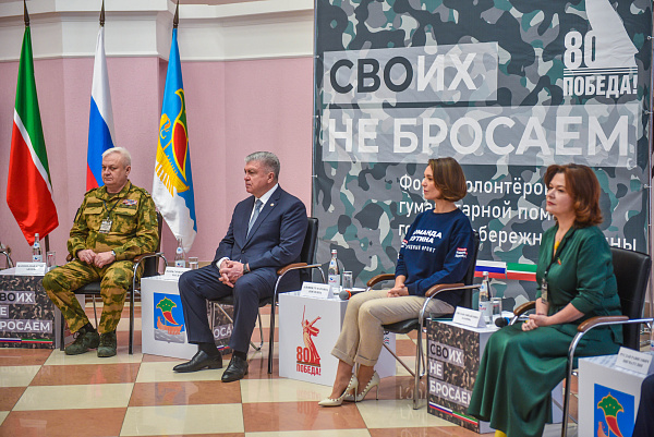 «Своих не бросаем»: форум челнинских волонтеров открылся выставкой
