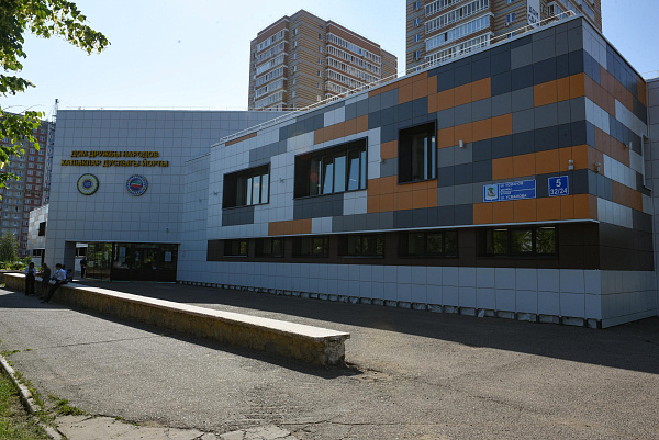 Наиль Магдеев осмотрел ход капитального ремонта Дома дружбы народов «Родник»