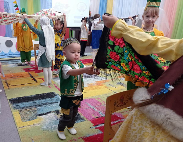 Воспитатели и родители организовали проект «Мозаика Поволжья»