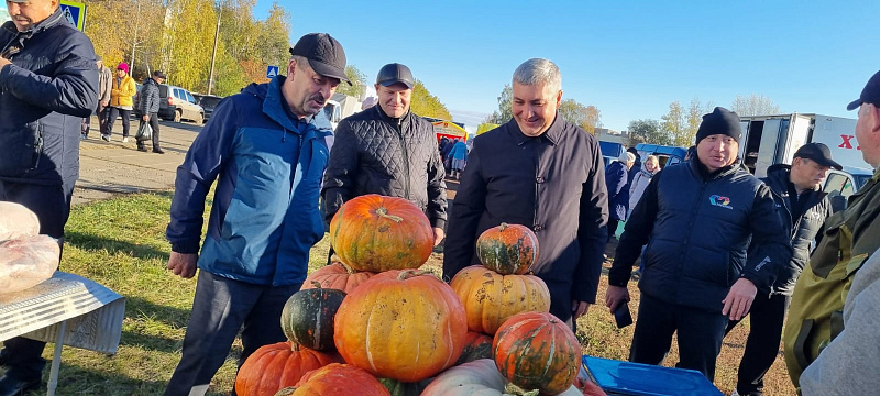 Глава Муслюмовского района приехал с фермерами в Челны