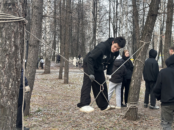 Праздник памяти, спорта, мужества: школьники покоряли полосу препятствий