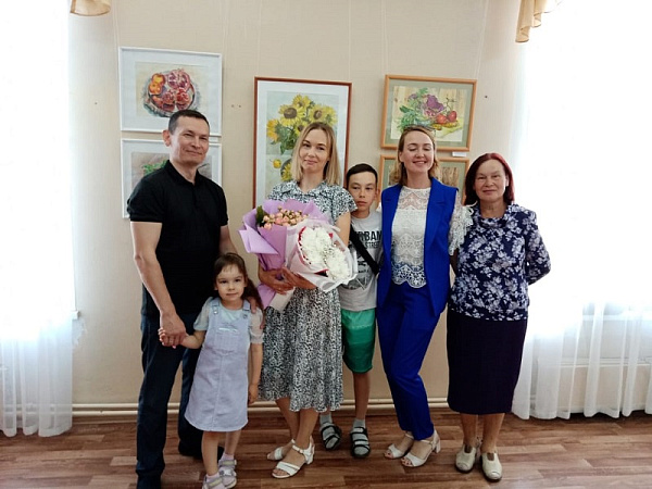 Шәһәр китапханәсендә акварелист күргәзмәсе ачылды