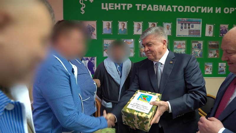 Наиль Магдеев посетил Главный военный клинический госпиталь имени Н. Бурденко
