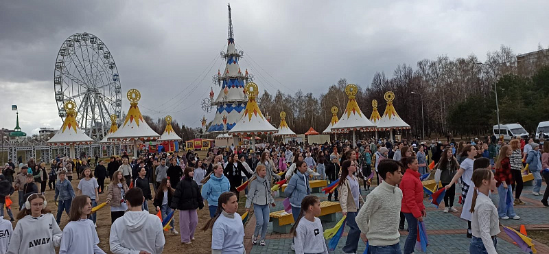 В Челнах открылся сезон аттракционов