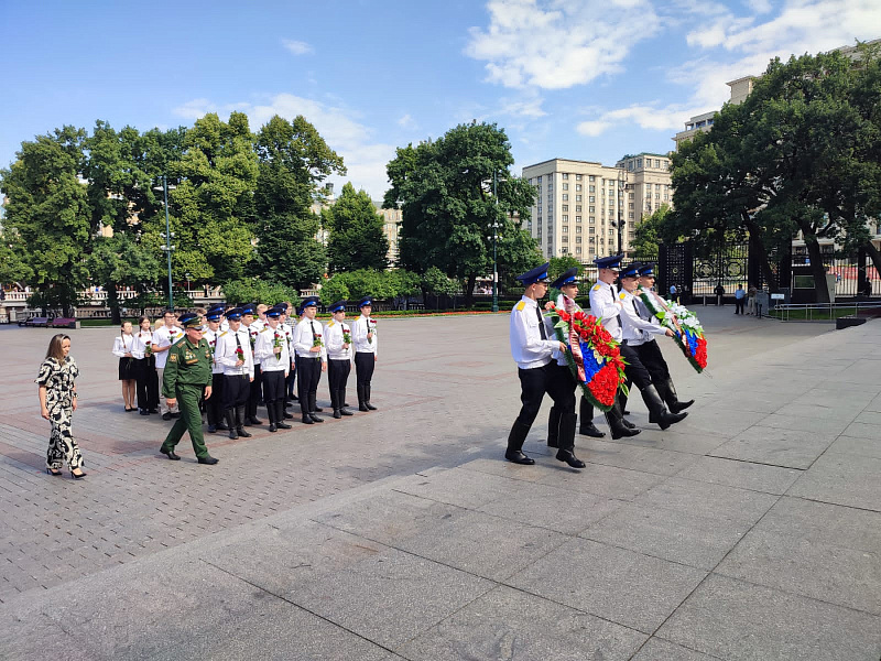 Челнинские кадеты возложили цветы к памятнику Неизвестному солдату