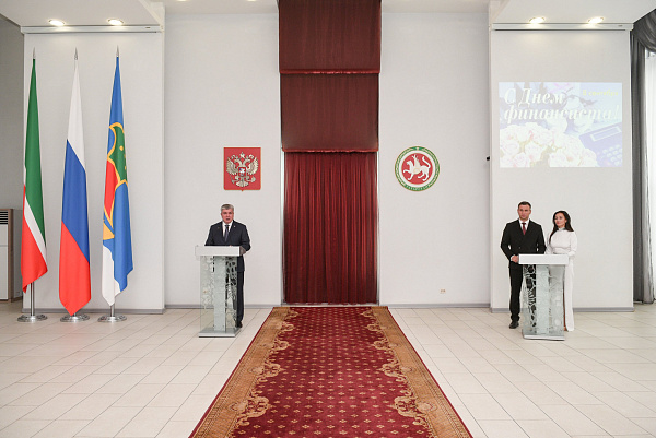 Наил Мәһдиев шәһәр финансистларын бәйрәм белән котлады