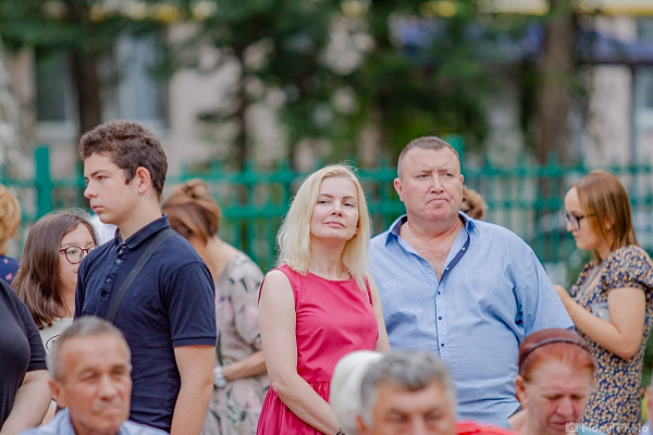 Праздники двора расширяют границы