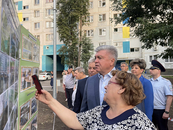 Наиль Магдеев побывал на празднике двора в 27 комплексе