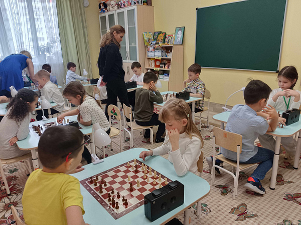 Яр Чаллы мәктәпкәчә яшьтәге балалар шахмат кырында көрәштеләр