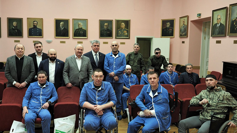 Наиль Магдеев навестил раненых военнослужащих в Санкт-Петербурге