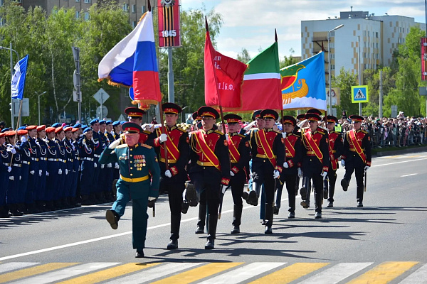 Парад Победы в Набережных Челнах в лицах (фоторепортаж)