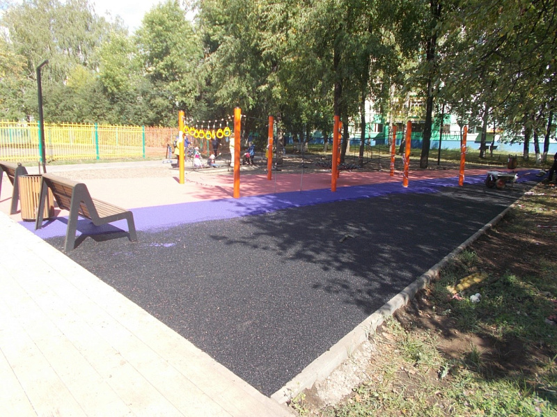 На бульваре Юных Ленинцев завершается установка фонтана