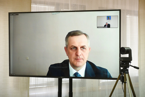 Наиль Магдеев напомнил о мерах безопасности при очистке крыш от снега
