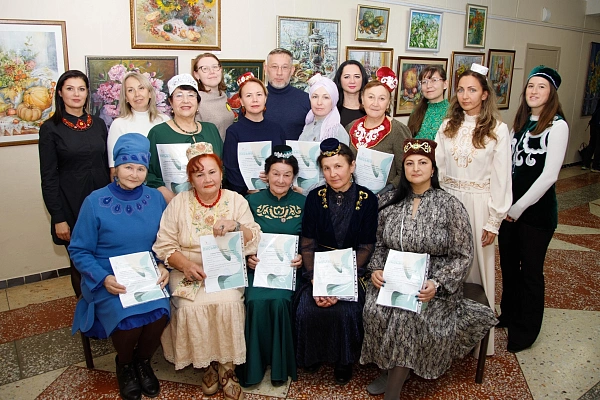 В детской художественной школе открылась выставка «Ак калфаклар»