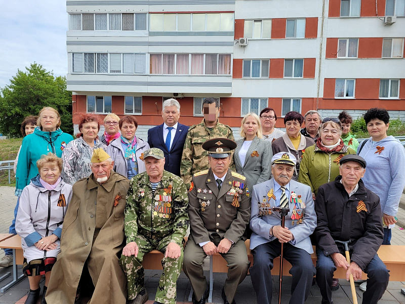 Челнинцы возложили цветы к обелиску Славы
