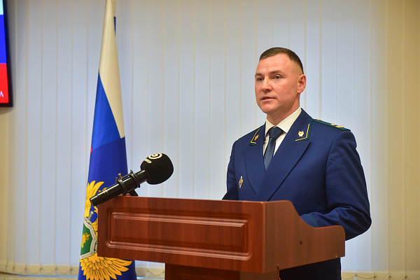 Наил Мәһдиев прокуратура хезмәткәрләрен котлады