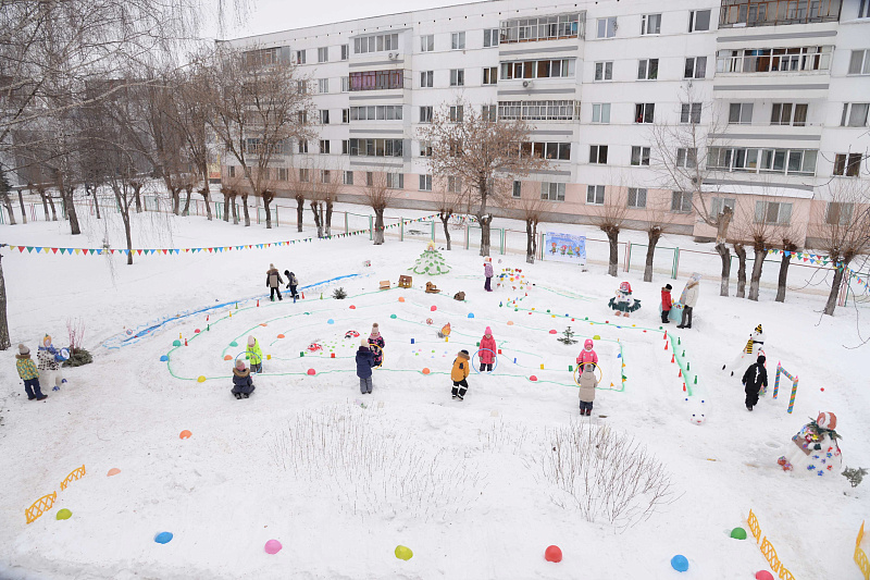 В Челнах появился снежный городок «Эколят»