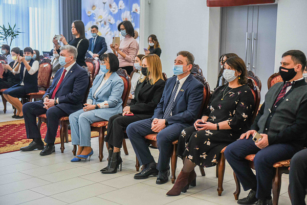 Наил Мәһдиев Чаллы журналистларын Матбугат көне белән котлады