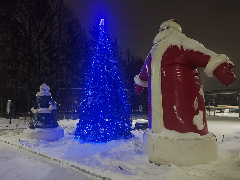 Мэр города наградил победителей конкурса на лучшее новогоднее оформление