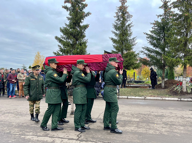 В Набережных Челнах простились с двумя погибшими бойцами