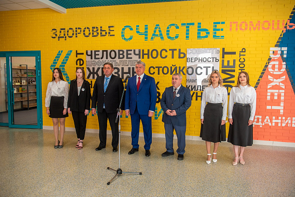В Набережных Челнах сданы две новые школы при участии Рустама Минниханова