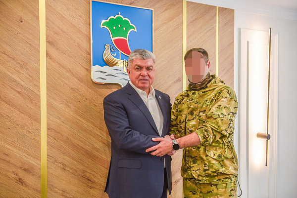Наил Мәһдиев хәрби хезмәткәрләр белән очрашты