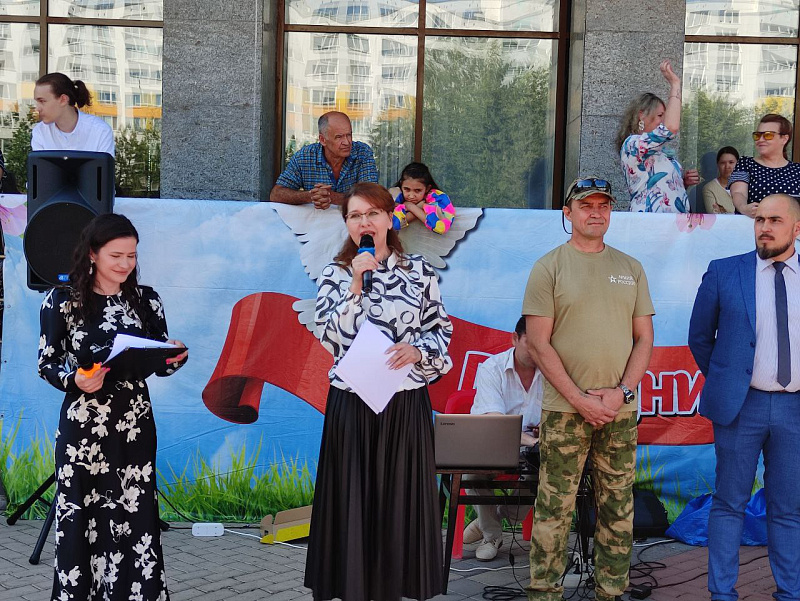В Набережных Челнах наградили победителей городского этапа республиканского конкурса «Дети рисуют страну»