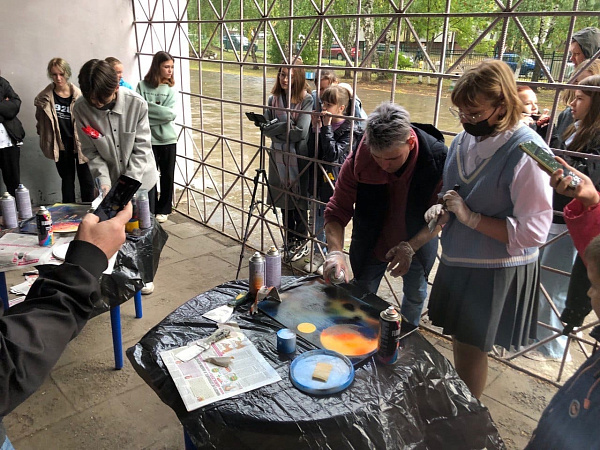 Яшь дизайнерларны «SPRAY ART» стилендә картиналар ясарга өйрәтәләр
