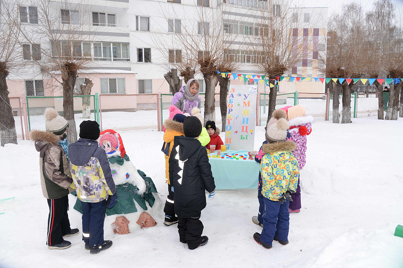 В Челнах появился снежный городок «Эколят»