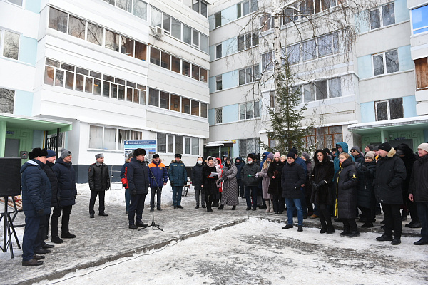 Наиль Магдеев вручил благодарность предприятиям, восстановившим дом 48/20