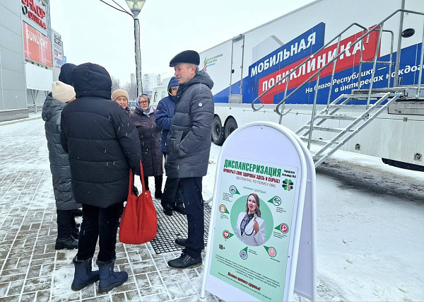 Чаллы табибларыннан торган «Мобиль поликлиника» чаллылыларга беренчел медицина ярдәме күрсәтә