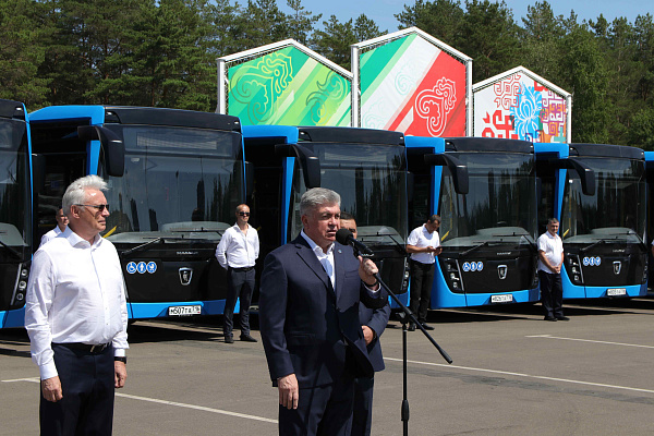 Наил Мәһдиев "Горкоммунхоз"га яңа автобуслар тапшырды