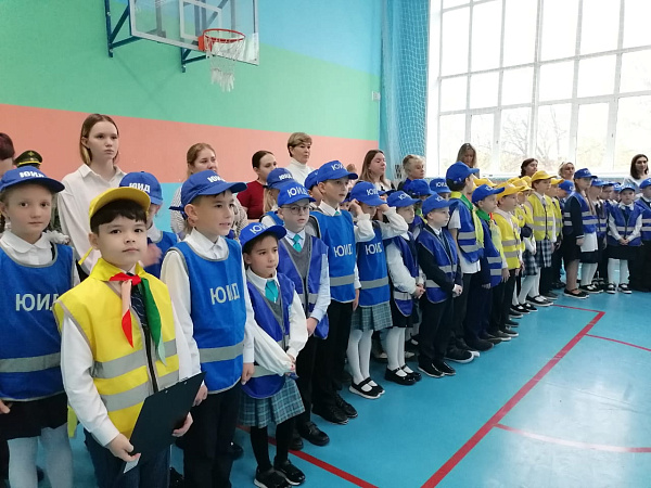 Яшь инспекторлар кагыйдәләр сагында тора