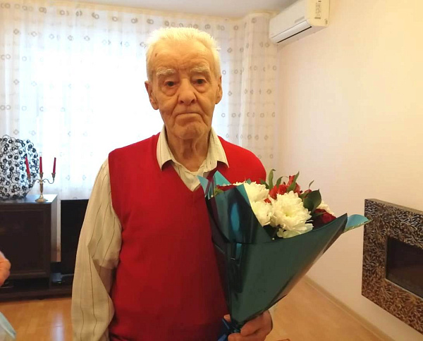 Яр Чаллының Бөек Ватан сугышы ветеранын 95 яшьлек юбилее белән котладылар