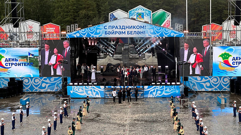 Наиль Магдеев вручил награды челнинским строителям