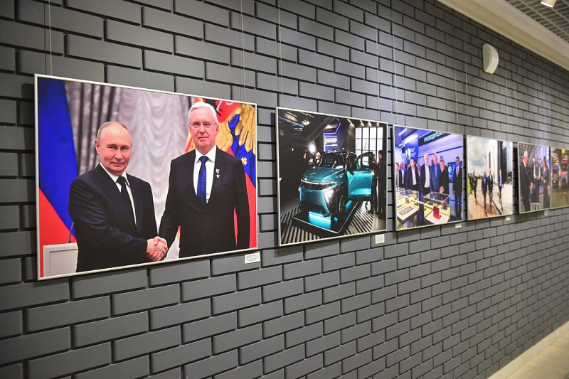 Наиль Магдеев посетил выставку, посвященную 50‑летию выпуска первого серийного КАМАЗа