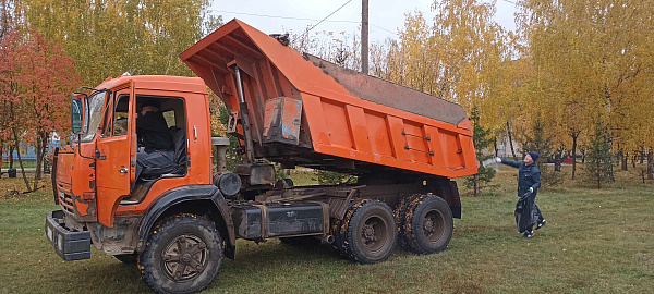 Комсомол районы паркларыннан 8 Камаз чуп-чар чыгарылды
