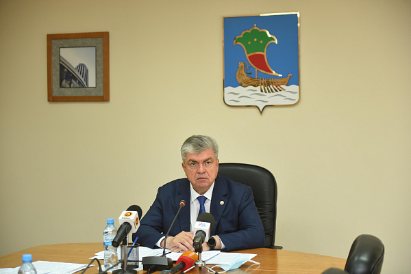 Наил Мәһдиев Чаллы укучыларын каникулларда эшкә урнаштыруны оештырырга кушты