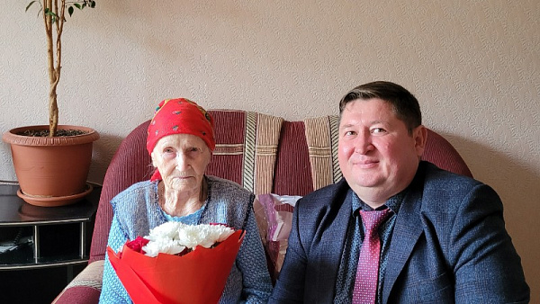 В Набережных Челнах ветеран встретила 95-летний юбилей