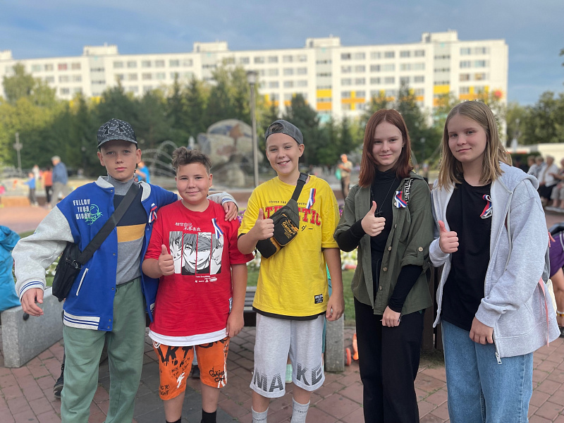 На бульваре Энтузиастов прошла праздничная программа «Под флагом единым»
