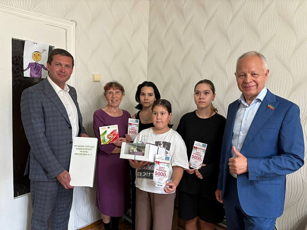 Республика көненә чаллы хәрбиләренең гаиләләренә бүләкләр тапшырылды