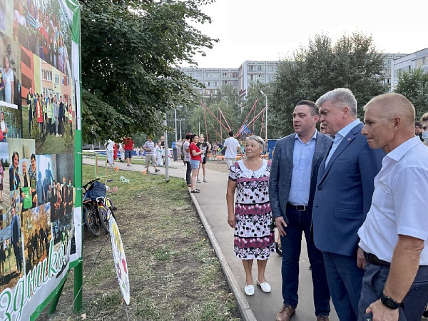 Наил Мәһдиев 40 комплекста ишегалды бәйрәмендә