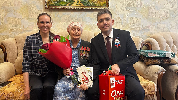 Центральный район поздравляет труженицу тыла