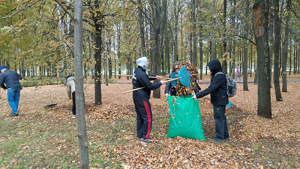 В Набережных Челнах состоялся средник по уборке территории