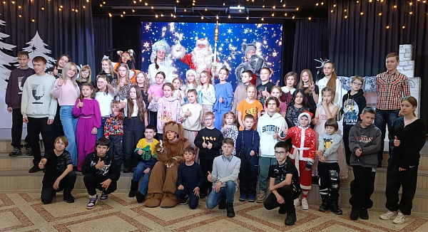 Ата-ананы алмаштыручы гаиләләрдәге балалар өчен Яңа ел бәйрәме узды