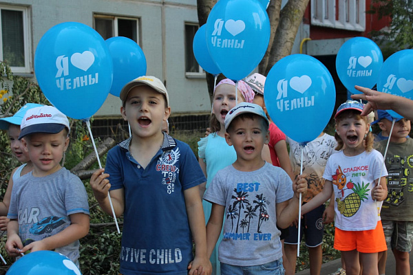 Воспитанники челнинского детского сада №87 поблагодарили строителей за работу