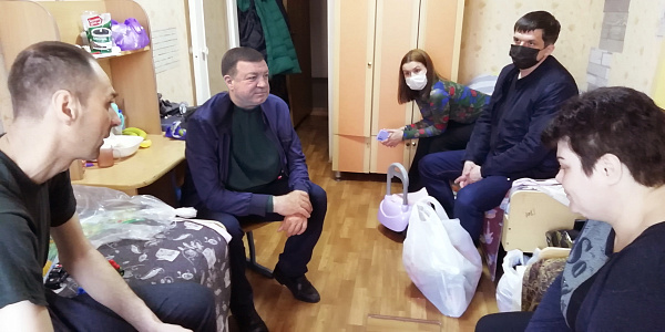 Депутатлар Мариупольдән мәҗбүри күченүчеләргә ярдәм күрсәтәләр